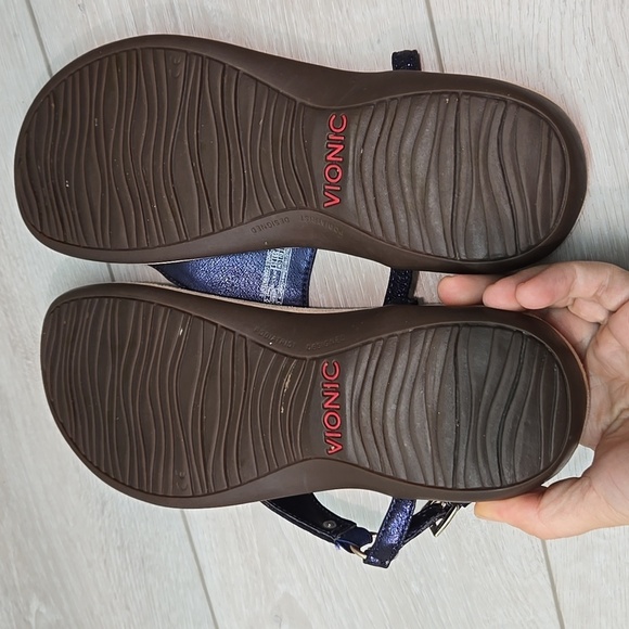 Vionic Women Kirra Metallic T Strap Leather Sandals Shoes Sz 8 - Picture 10 of 10